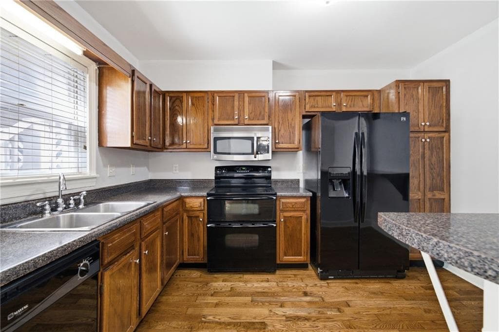 3 bedroom, 3 bathroom, 1,750 sq ft townhouse for sale at 7500 Roswell Road 6, Sandy Springs, GA 30350 — photo 10