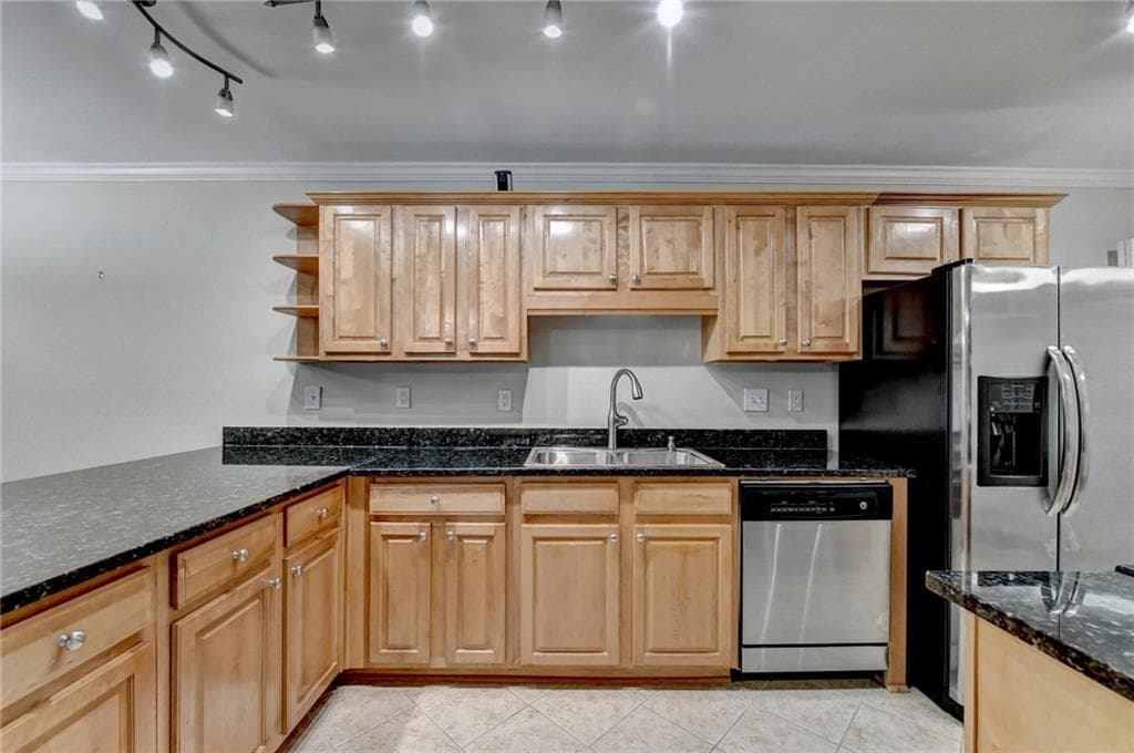 2 bedroom, 2 bathroom, 1,225 sq ft condominium for sale at 702 Brighton Point, Sandy Springs, GA 30328 — photo 8