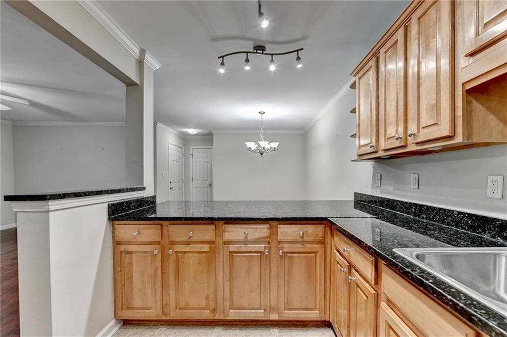 2 bedroom, 2 bathroom, 1,225 sq ft condominium for sale at 702 Brighton Point, Sandy Springs, GA 30328 — photo 9