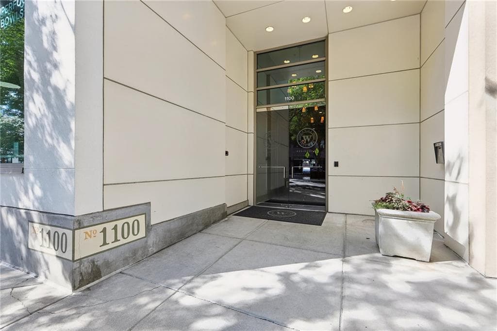 2 bedroom, 2 bathroom, 1,231 sq ft condominium for sale at 1100 Howell Mill Road 610, Atlanta, GA 30318 — photo 2