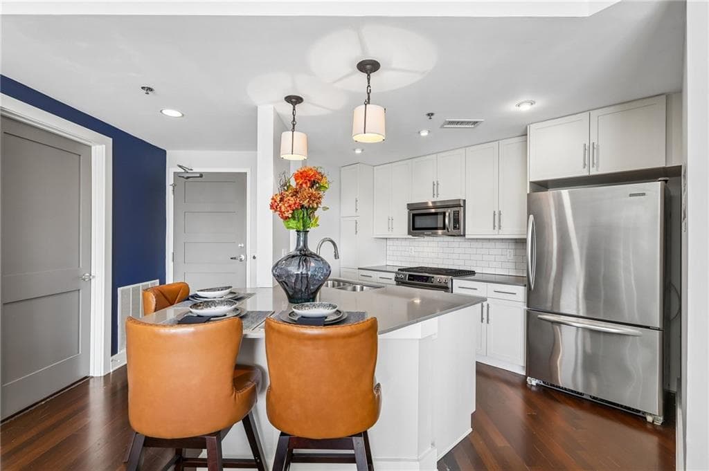 2 bedroom, 2 bathroom, 1,231 sq ft condominium for sale at 1100 Howell Mill Road 610, Atlanta, GA 30318 — photo 10