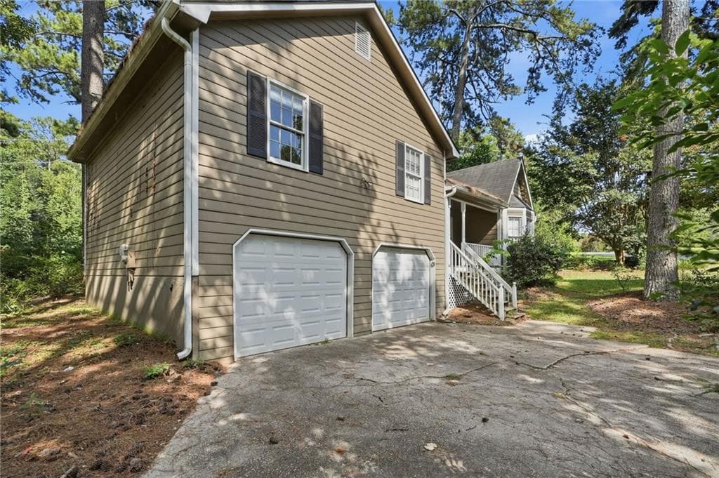 3 bedroom, 2 bathroom, 1,344 sq ft single family residence for sale at 1948 Winding Creek Lane, Marietta, GA 30064 — photo 2