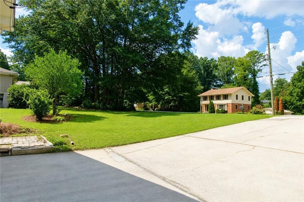 3 bedroom, 2 bathroom, 2,134 sq ft single family residence for sale at 703 Foxcroft Trail, Marietta, GA 30067 — photo 3