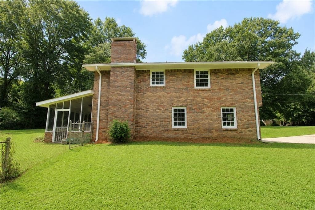 3 bedroom, 2 bathroom, 2,134 sq ft single family residence for sale at 703 Foxcroft Trail, Marietta, GA 30067 — photo 5