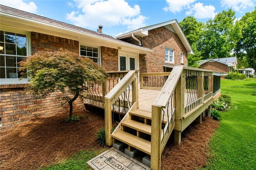 3 bedroom, 2 bathroom, 2,134 sq ft single family residence for sale at 703 Foxcroft Trail, Marietta, GA 30067 — photo 7