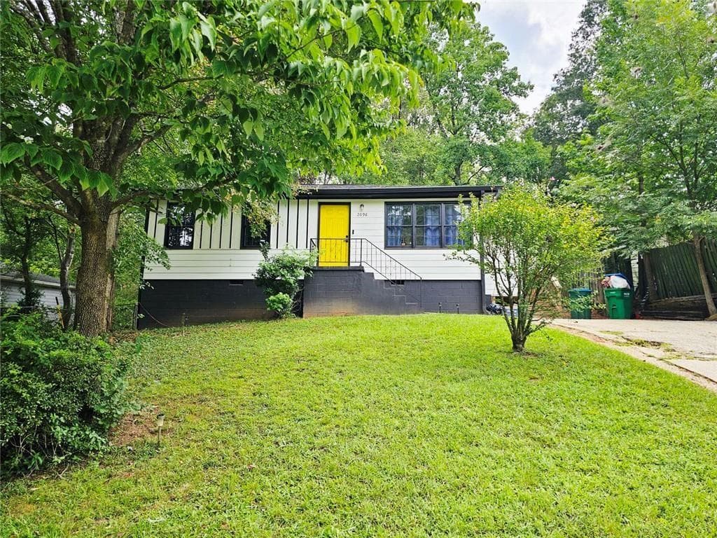 2 bedroom, 1 bathroom, 867 sq ft single family residence for sale at 2096 Venesa Circle Circle, Austell, GA 30168 — photo 2