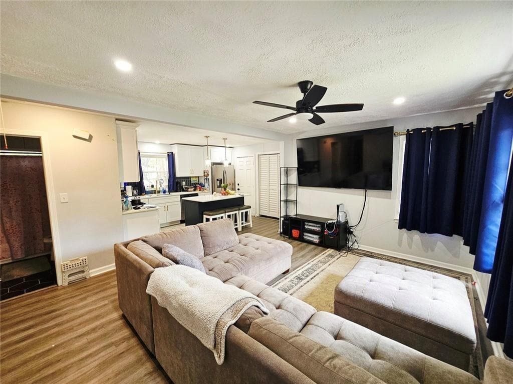 2 bedroom, 1 bathroom, 867 sq ft single family residence for sale at 2096 Venesa Circle Circle, Austell, GA 30168 — photo 4