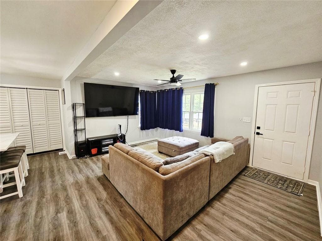 2 bedroom, 1 bathroom, 867 sq ft single family residence for sale at 2096 Venesa Circle Circle, Austell, GA 30168 — photo 5
