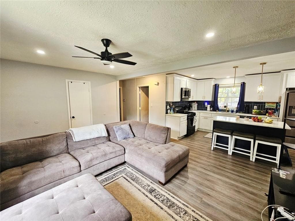 2 bedroom, 1 bathroom, 867 sq ft single family residence for sale at 2096 Venesa Circle Circle, Austell, GA 30168 — photo 6