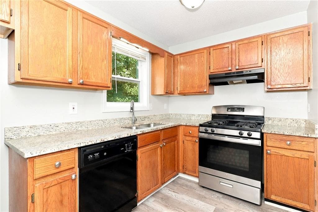 3 bedroom, 2 bathroom, 1,104 sq ft single family residence for rent at 229 Hampton Drive, Dallas, GA 30132 for $1,690 a month — photo 3