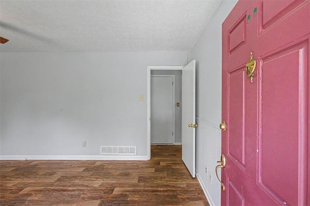 4 bedroom, 3 bathroom, 1,627 sq ft single family residence for sale at 2913 Vogue Drive, Douglasville, GA 30134 — photo 4
