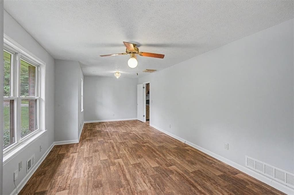 4 bedroom, 3 bathroom, 1,627 sq ft single family residence for sale at 2913 Vogue Drive, Douglasville, GA 30134 — photo 6