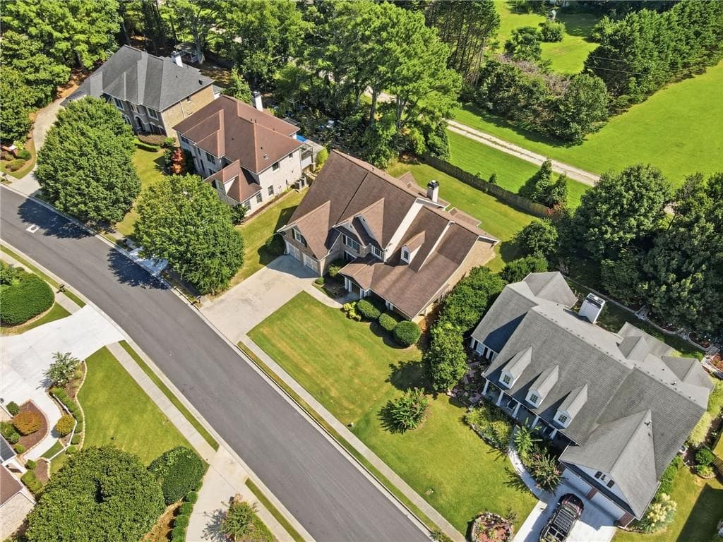 5 bedroom, 4 bathroom, 3,537 sq ft single family residence for sale at 2985 Ivy Brook Lane, Buford, GA 30519 — photo 3