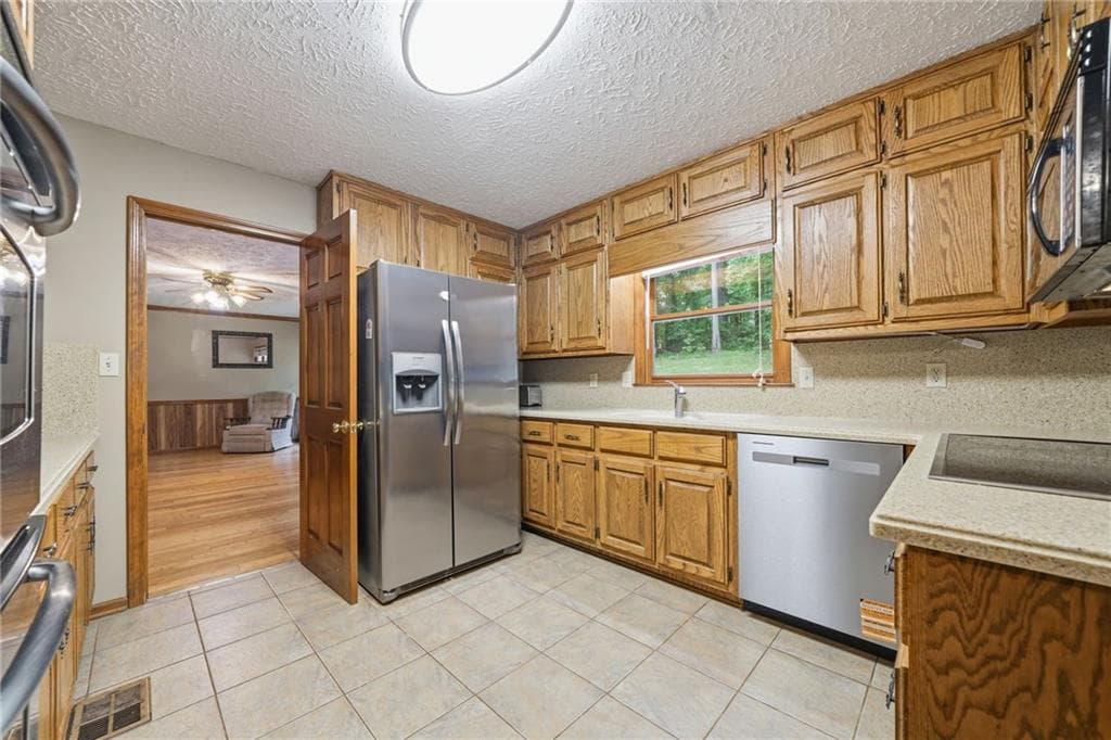 3 bedroom, 3 bathroom, 1,961 sq ft single family residence for sale at 2692 Abbey Ridge Road, Conyers, GA 30094 — photo 7