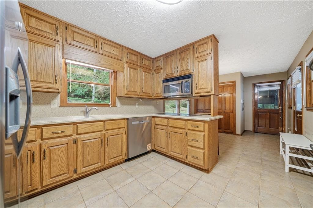 3 bedroom, 3 bathroom, 1,961 sq ft single family residence for sale at 2692 Abbey Ridge Road, Conyers, GA 30094 — photo 8