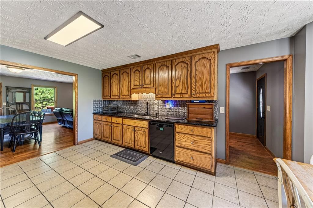 5 bedroom, 4 bathroom, 3,938 sq ft single family residence under contract at 1218 Duncan Road, Oxford, GA 30054 — photo 7