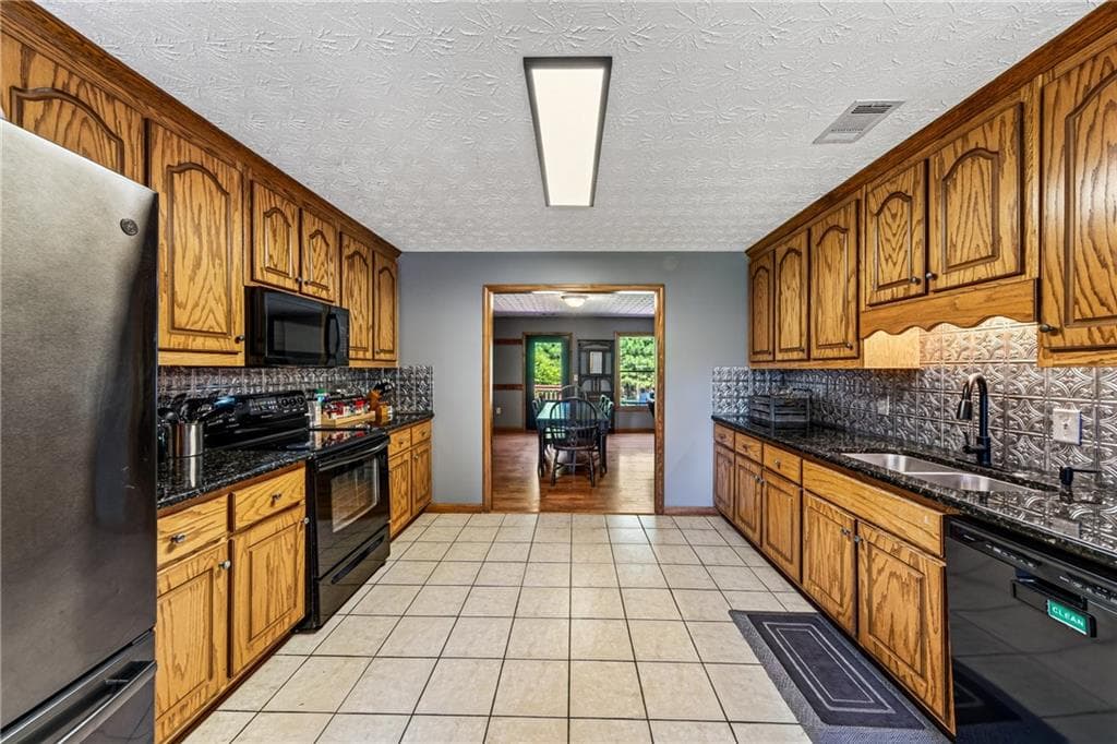 5 bedroom, 4 bathroom, 3,938 sq ft single family residence under contract at 1218 Duncan Road, Oxford, GA 30054 — photo 8