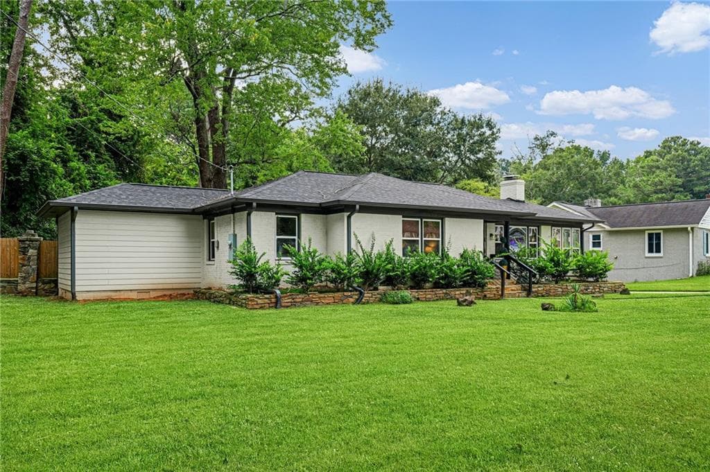 3 bedroom, 2 bathroom, 1,328 sq ft single family residence under contract at 1340 Downs Drive, Atlanta, GA 30311 — photo 3