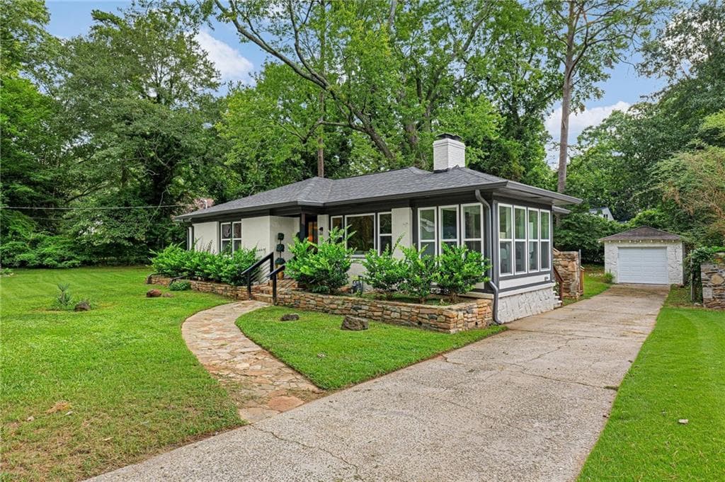 3 bedroom, 2 bathroom, 1,328 sq ft single family residence under contract at 1340 Downs Drive, Atlanta, GA 30311 — photo 4