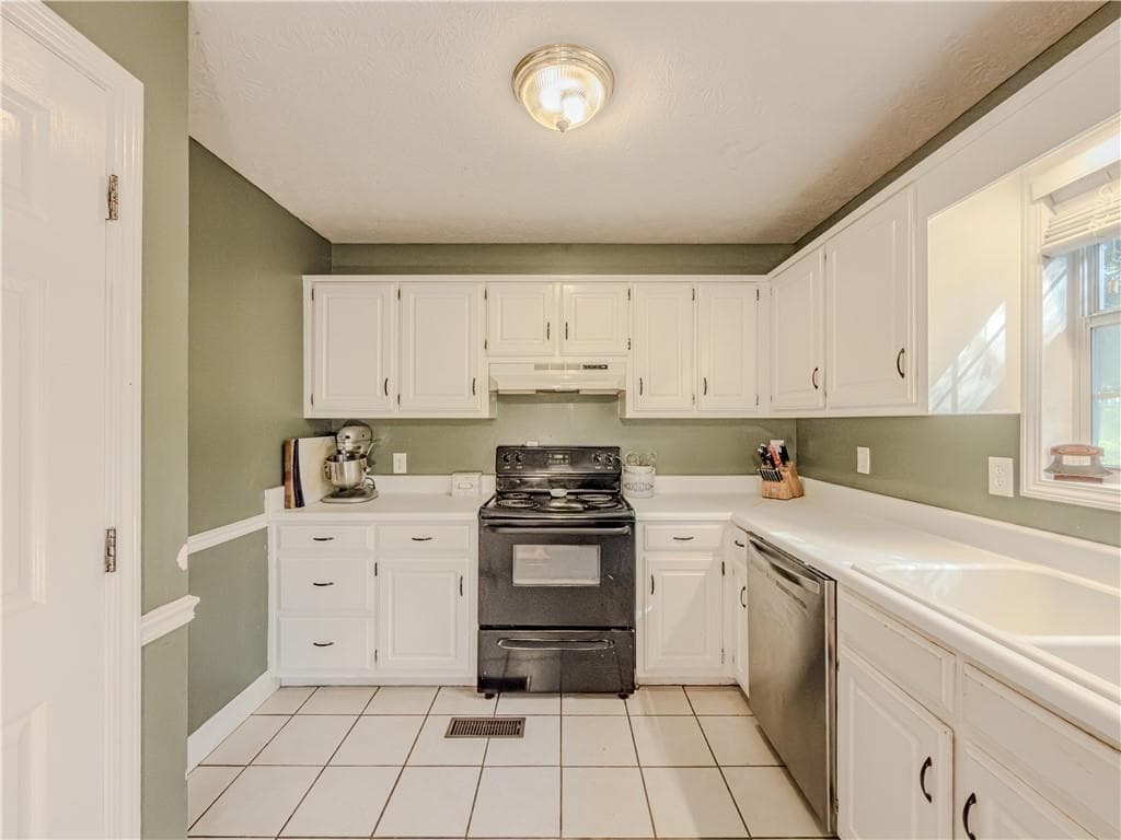 3 bedroom, 2 bathroom, 1,404 sq ft single family residence for sale at 55 Grandview Drive, Thomaston, GA 30286 — photo 6