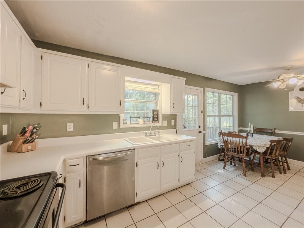 3 bedroom, 2 bathroom, 1,404 sq ft single family residence for sale at 55 Grandview Drive, Thomaston, GA 30286 — photo 7