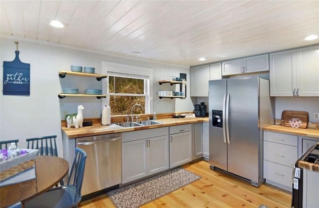 2 bedroom, 2 bathroom, 1,300 sq ft single family residence for rent at 165 Corbin Hill Road, Ellijay, GA 30540 for $3,000 a month — photo 5