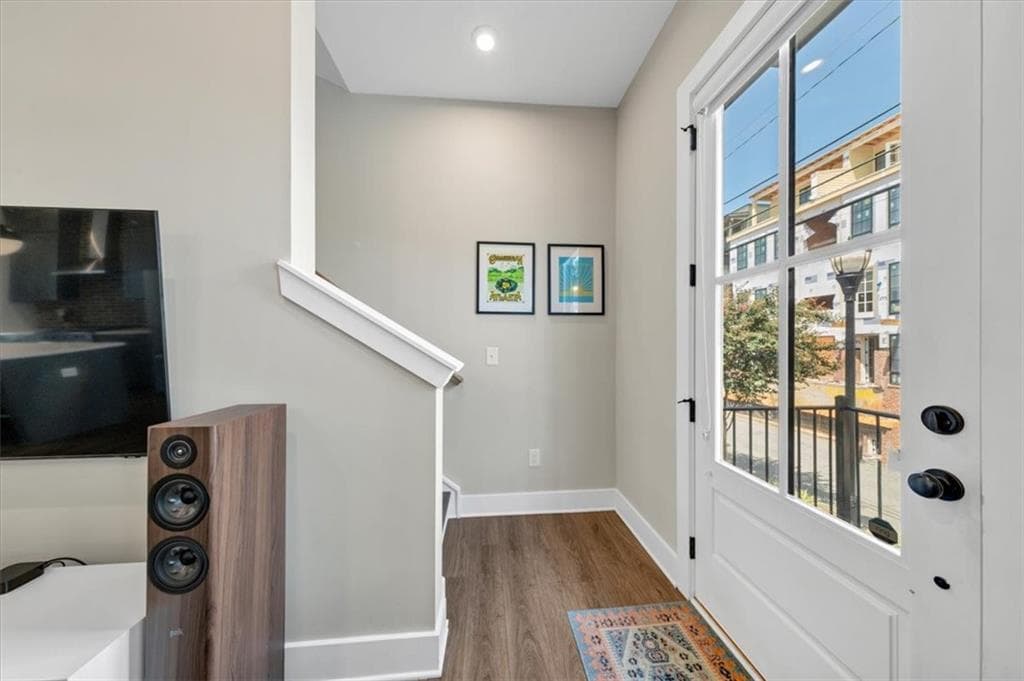 2 bedroom, 3 bathroom, 1,342 sq ft townhouse for sale at 114 Beardon Circle, Atlanta, GA 30316 — photo 3