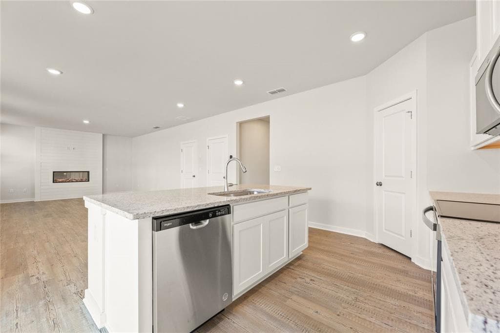 4 bedroom, 3 bathroom, 2,149 sq ft single family residence under contract at 8030 Dickens Drive, Fairburn, GA 30213 — photo 8