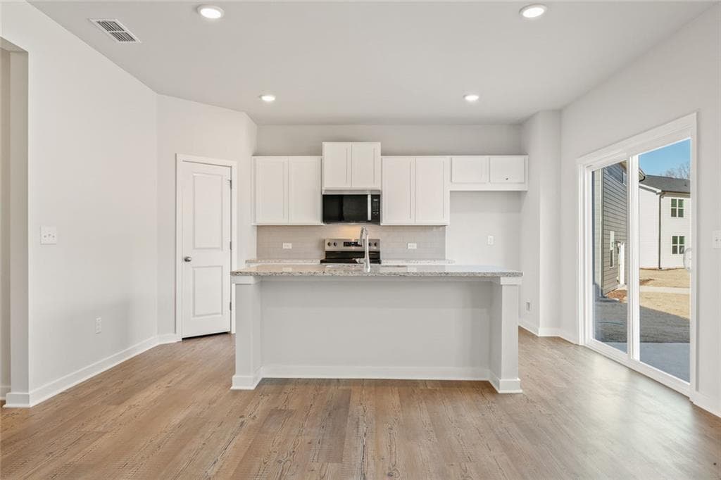 4 bedroom, 3 bathroom, 2,149 sq ft single family residence under contract at 8030 Dickens Drive, Fairburn, GA 30213 — photo 10