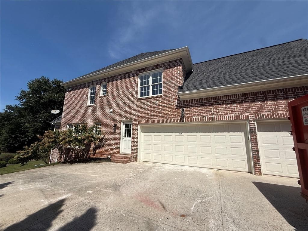 7 bedroom, 6 bathroom, 6,719 sq ft single family residence for sale at 7945 Saint Marlo Fairway Drive, Duluth, GA 30097 — photo 5