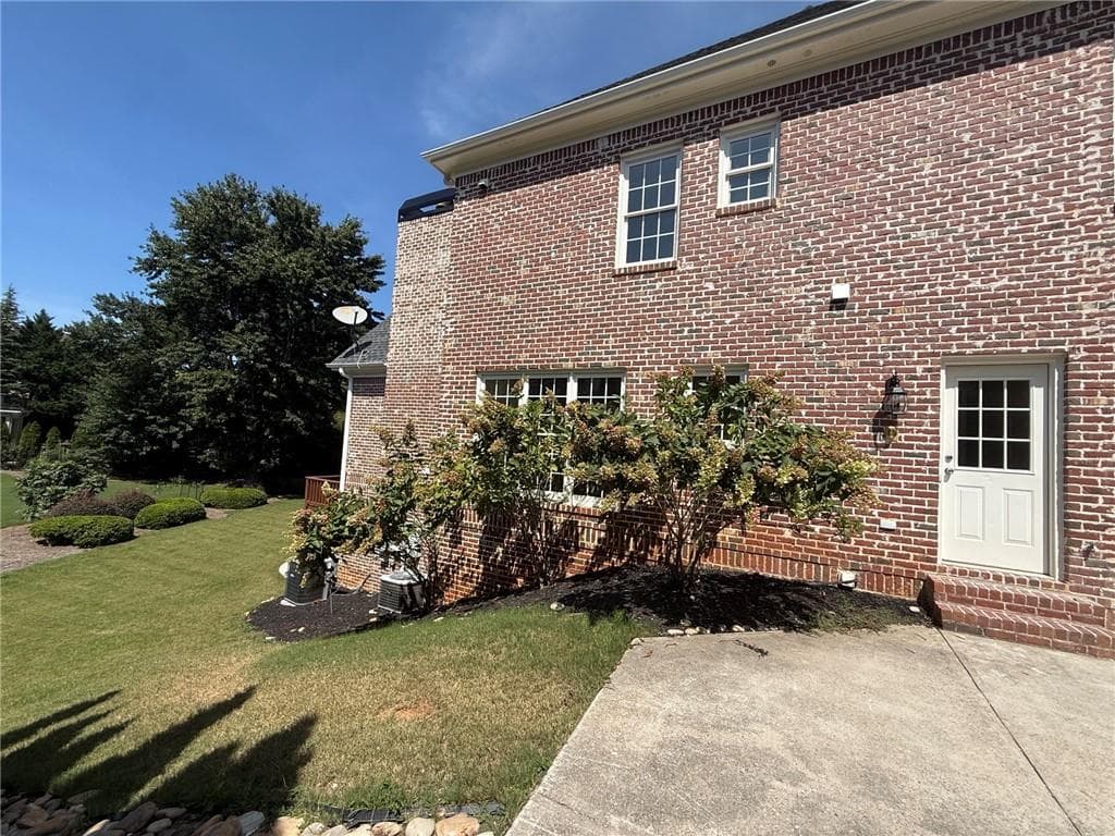 7 bedroom, 6 bathroom, 6,719 sq ft single family residence for sale at 7945 Saint Marlo Fairway Drive, Duluth, GA 30097 — photo 6