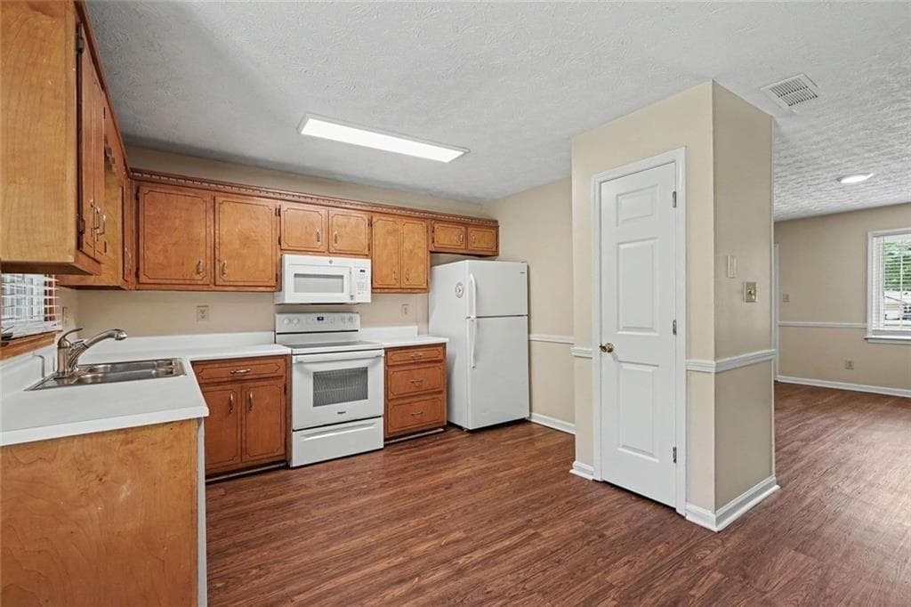 3 bedroom, 2 bathroom, 1,416 sq ft single family residence under contract at 2835 Shane Drive, Snellville, GA 30078 — photo 7