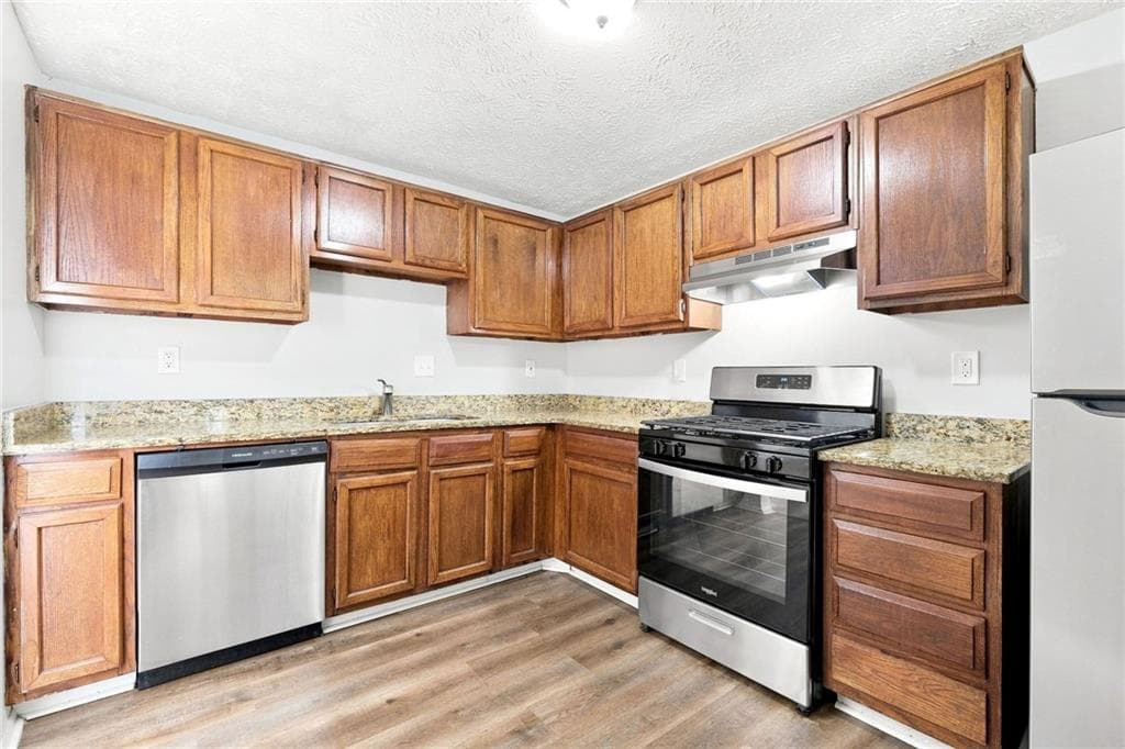 3 bedroom, 2 bathroom, 2,120 sq ft single family residence for rent at 2078 Kimber Trail, Stone Mountain, GA 30088 for $1,505 a month — photo 3