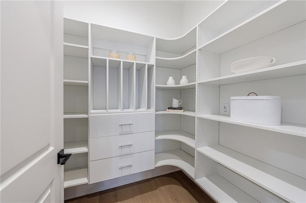 3 bedroom, 5 bathroom, 3,577 sq ft single family residence for sale at 245 Mayfair Court, Alpharetta, GA 30009 — photo 7