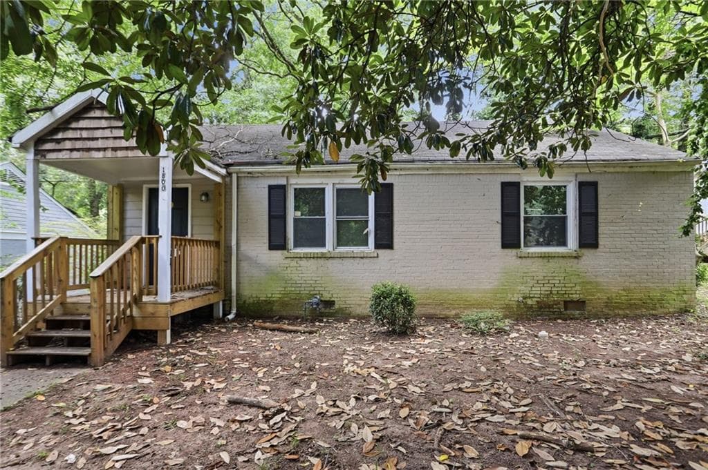 3 bedroom, 1 bathroom, 1,120 sq ft single family residence for sale at 1800 Oakmont Drive, Atlanta, GA 30314
