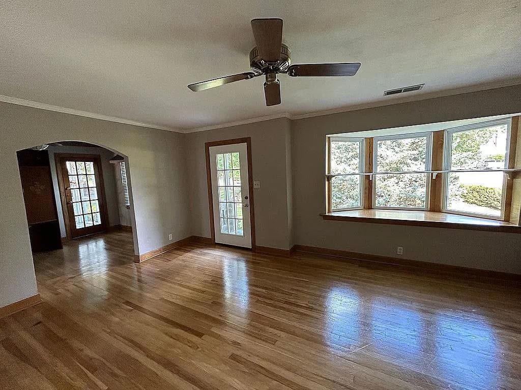3 bedroom, 1 bathroom, 1,202 sq ft single family residence under contract at 906 McLaurin Street, Griffin, GA 30224 — photo 4