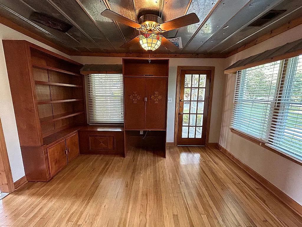 3 bedroom, 1 bathroom, 1,202 sq ft single family residence under contract at 906 McLaurin Street, Griffin, GA 30224 — photo 7