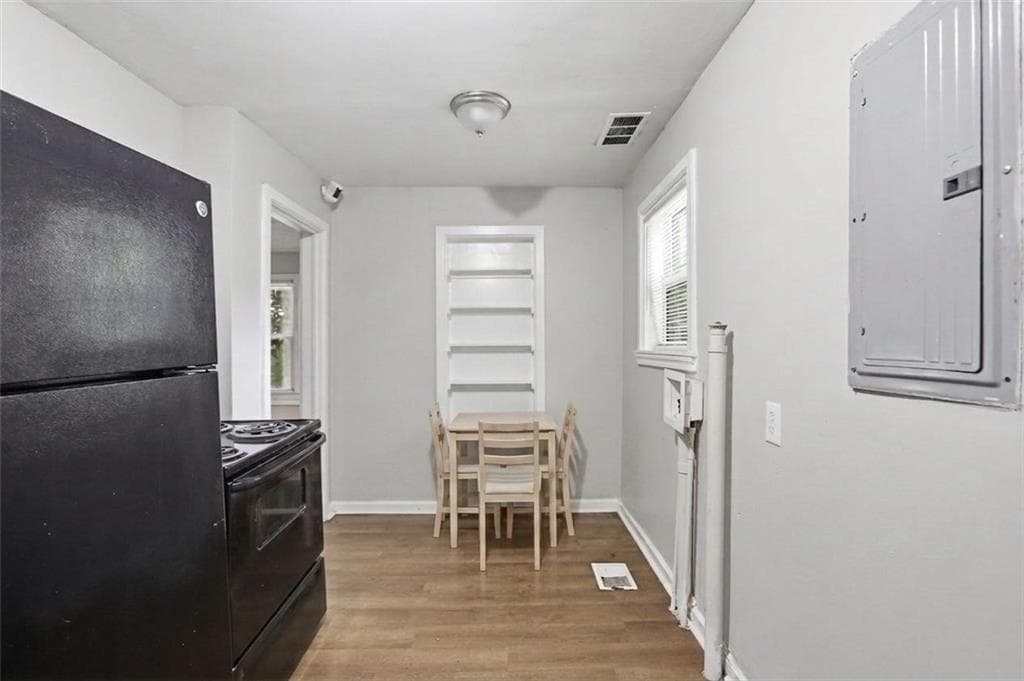 3 bedroom, 1 bathroom, 1,120 sq ft single family residence for sale at 1800 Oakmont Drive, Atlanta, GA 30314 — photo 3