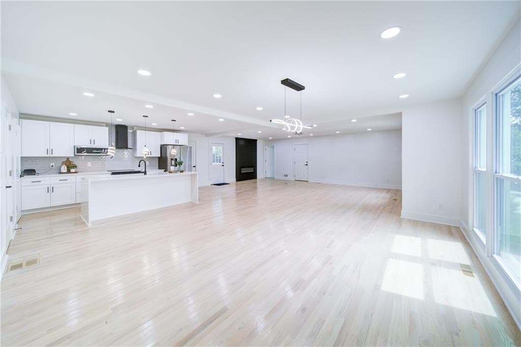 4 bedroom, 4 bathroom, 2,596 sq ft single family residence for sale at 4307 Cedar Wood Drive, Lilburn, GA 30047 — photo 7