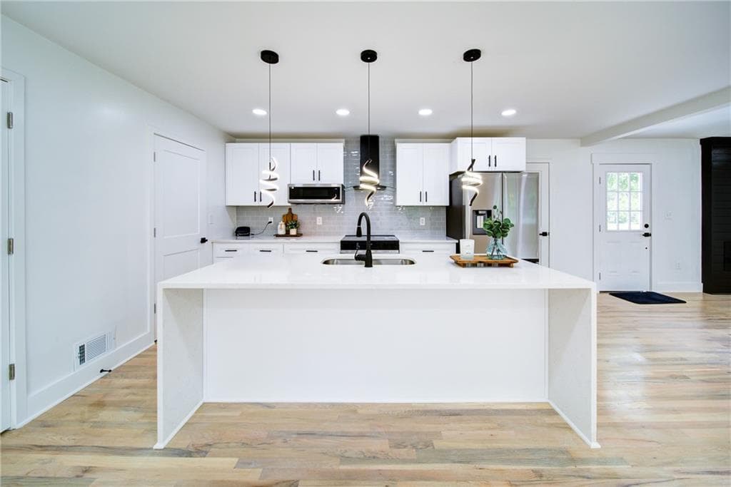 4 bedroom, 4 bathroom, 2,596 sq ft single family residence for sale at 4307 Cedar Wood Drive, Lilburn, GA 30047 — photo 9