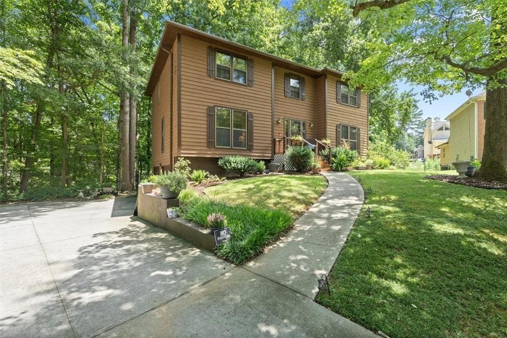 4 bedroom, 3 bathroom, 2,576 sq ft single family residence for sale at 3973 Guilford Court, Lilburn, GA 30047 — photo 2
