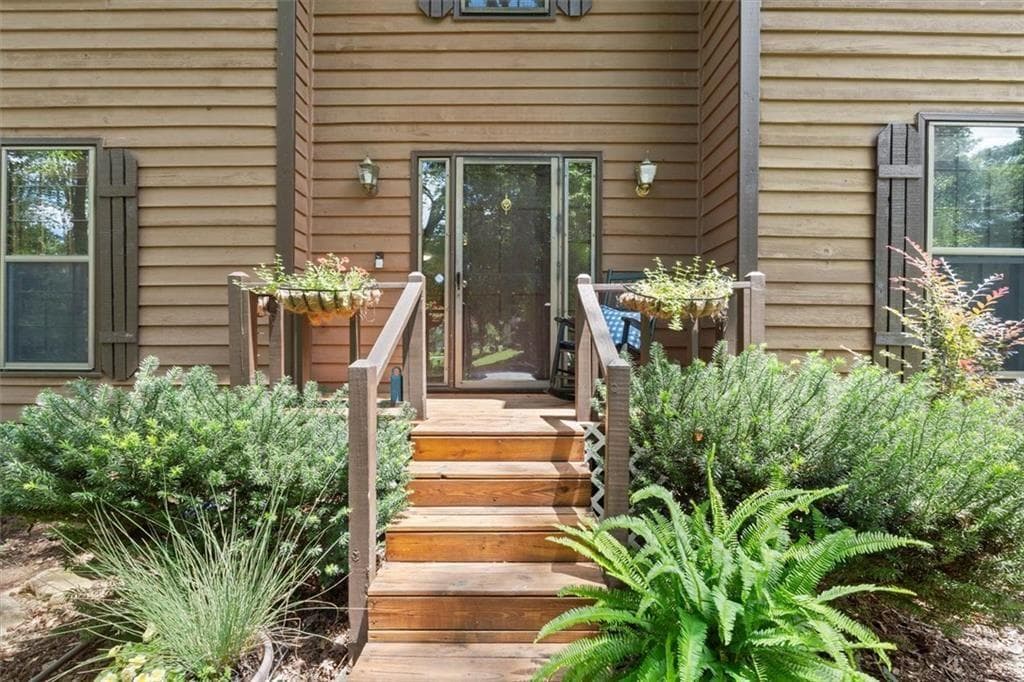 4 bedroom, 3 bathroom, 2,576 sq ft single family residence for sale at 3973 Guilford Court, Lilburn, GA 30047 — photo 3