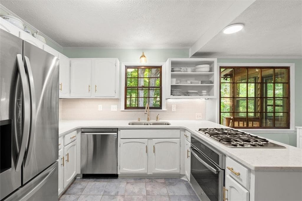 4 bedroom, 3 bathroom, 2,576 sq ft single family residence for sale at 3973 Guilford Court, Lilburn, GA 30047 — photo 7