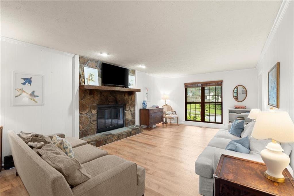 4 bedroom, 3 bathroom, 2,576 sq ft single family residence for sale at 3973 Guilford Court, Lilburn, GA 30047 — photo 8