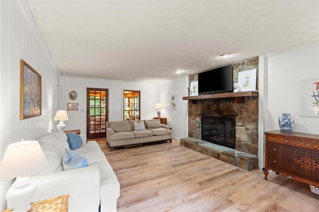 4 bedroom, 3 bathroom, 2,576 sq ft single family residence for sale at 3973 Guilford Court, Lilburn, GA 30047 — photo 9