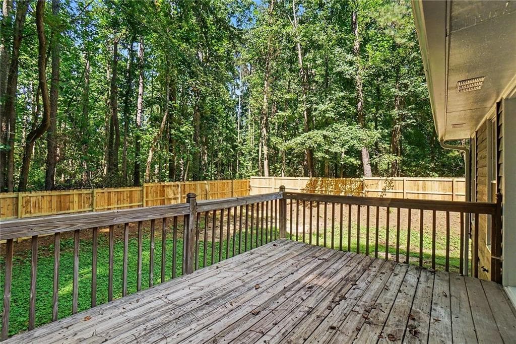 4 bedroom, 2 bathroom, 1,680 sq ft single family residence under contract at 880 Faye Drive, Kennesaw, GA 30144 — photo 8