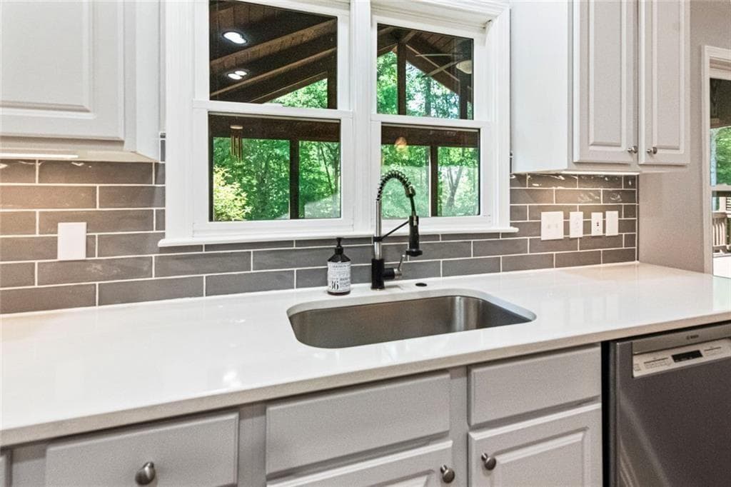 4 bedroom, 3 bathroom, 3,418 sq ft single family residence for sale at 780 River Cliff Court, Suwanee, GA 30024 — photo 10