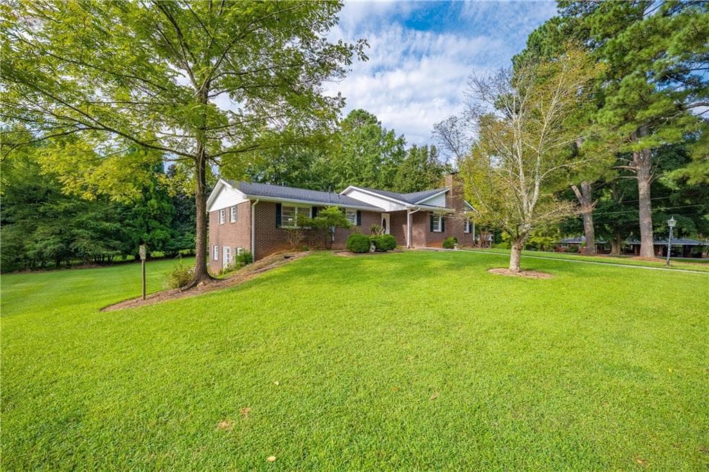 3 bedroom, 2 bathroom, 2,475 sq ft single family residence sold at 5117 Lakewood Drive, Acworth, GA 30101