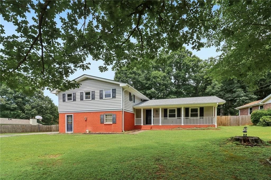 4 bedroom, 3 bathroom, 1,700 sq ft single family residence for sale at 2040 Old Concord Drive, Covington, GA 30016 — photo 3