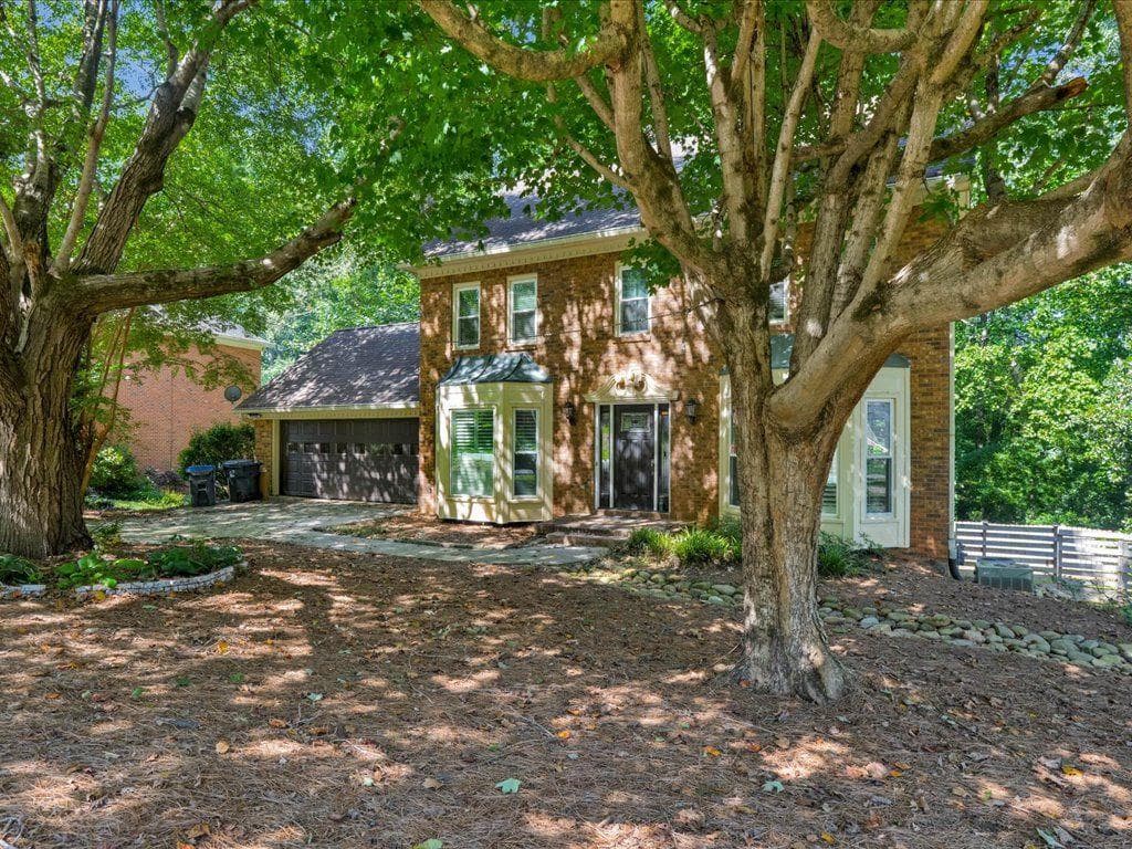 4 bedroom, 3 bathroom, 3,939 sq ft single family residence for sale at 27 Planters Drive, Lilburn, GA 30047 — photo 2